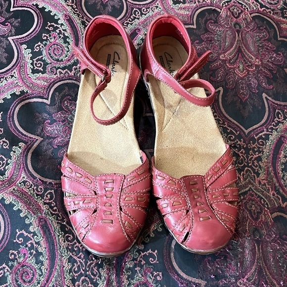 Clark’s closed toe shoes color red shoe size 8 Velcro on the side two inch heel. - Picture 1 of 16